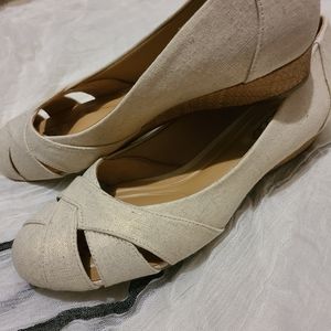 Abella women's flats size 9